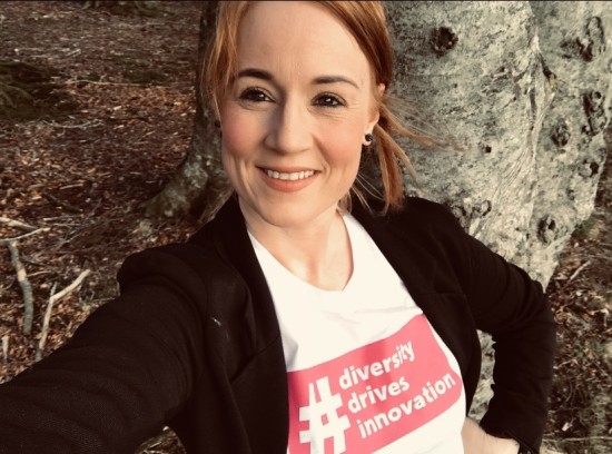 Marte C. W. Solheim, professor. Her i T-skjorte med teksten # Diversity Drives Innovation