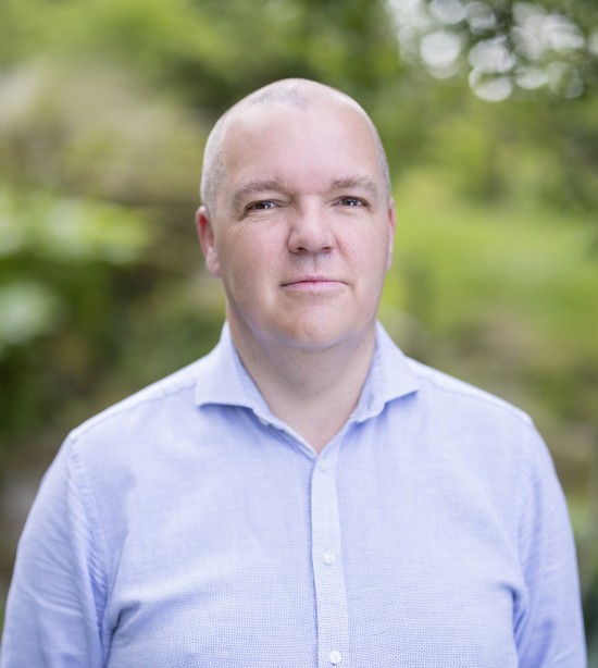 – De elevene som utsetter andre for mobbing, bruker «moralsk frakobling» som mekanisme etter overtredelsen for å unngå negative følelser, forklarer Johannes Nilsson Finne. Johannes Finne