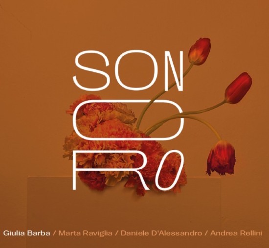 Bilde av et albumcover hvor det står Sonoro med 3 røde tulipaner viklet inn i mellom bokstavene.