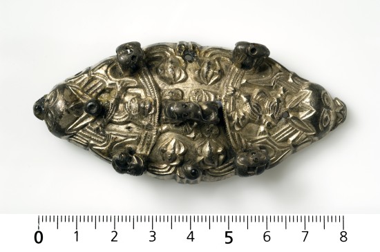 En rikt utsmykket sølvspenne ble også funnet i vikinggraven på Gausel i 1997. 