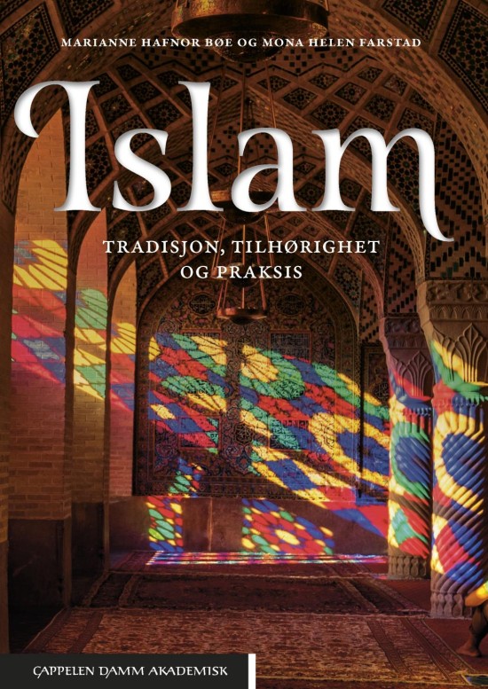 interiør fra moské, tekst sier "islam, tradisjon, tilhørighet og praksis"