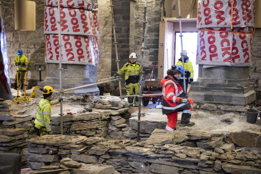 Stavanger Domkirke under restaurasjon, arbeidsbilde