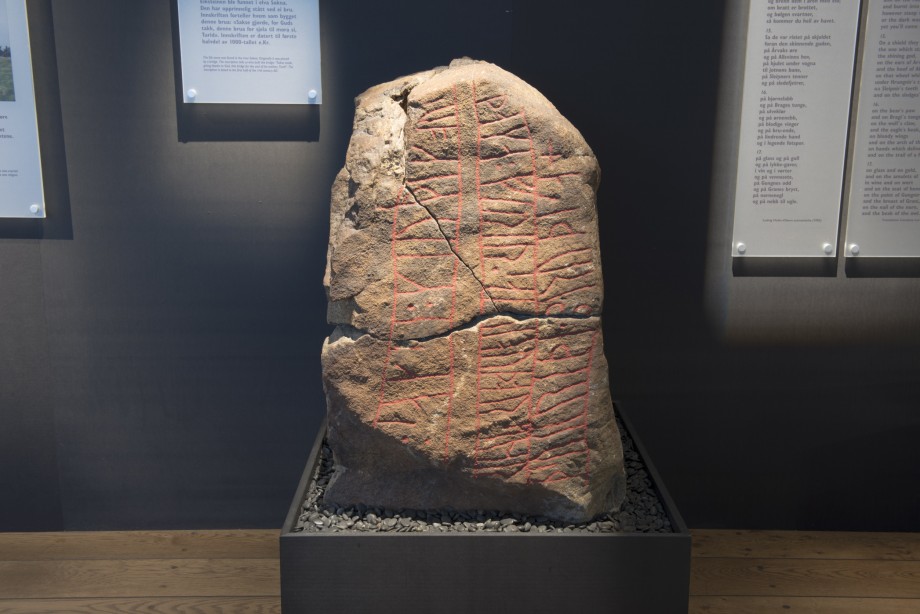 Runestein utstilt på Arkeologisk museum