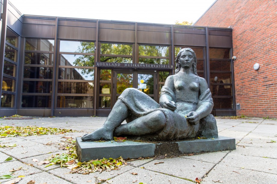Foto av hovedbygget tilhørende Fakultet for utøvende kunstfag. Foto: Marius Vervik