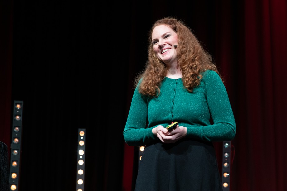 Ida Sjursø på scenen. Foto: Yngve Vogt