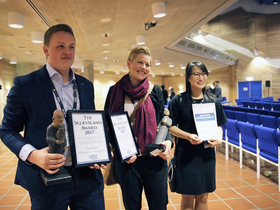 Vinnere av Skjævelandsprisen 2017: Oddbjørn Nødland, Mona Minde og Han Byal Kim. Foto: Kjersti Riiber