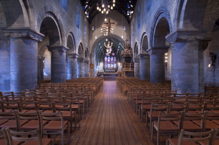 Stavanger Domkirke. Fra skipet mot koret