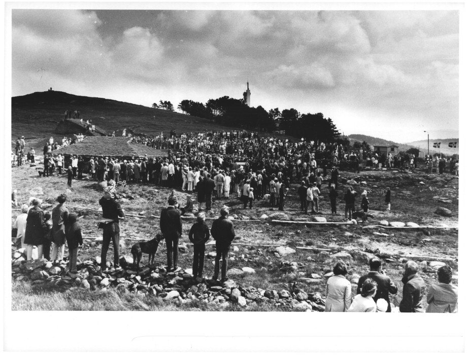 Det var folkefest på Jernaldergården under åpningen av Veslestova 17.juni 1972. 