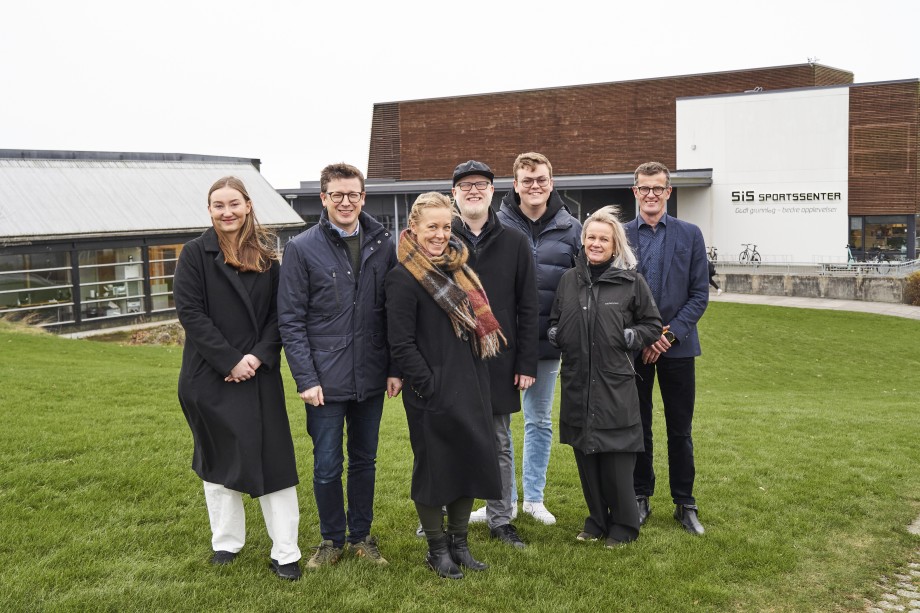 StOr-leder, Sara Beitz, gruppeleder, Ole Ueland (Høyre), fylkesordfører, Marianne G. Chesak (Ap), nestleder for utdanning i StOr, Joakim Ramsland, nestleder for læringsmiljø i StOr, Jonas Molde Hollund, adm. dir i Sis, Elisabeth Faret og UiS-rektor, Klaus Mohn