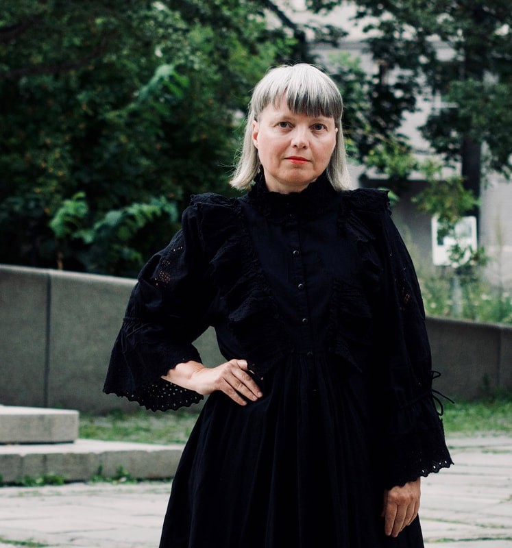 Kunstner Tanja Thorjussen er den første kunstneren som har fått fri tilgang til magasinene til Arkeologisk museum. Resultatet kan du se i kunstutstillingen Eden and Everything After på Arkeologisk museum fram til desember i år.