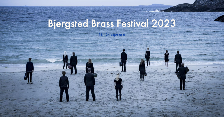 Plakat Bjergsted Brass Festival. Brass-musikerer på strand