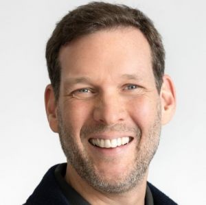 Portrait of a smiling man with brown hair