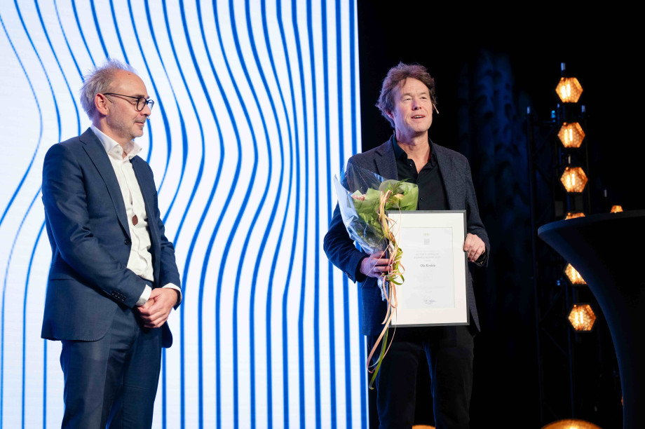Ola Kvaløy mottar Victor D. Normans formidlingspris
