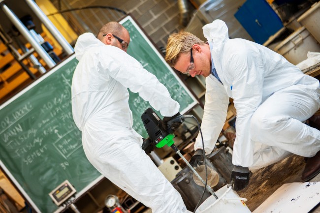 Ingeniørstudent i lab