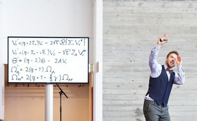 Matematikk og fysikk - Ben David Normann ser mot stjernene