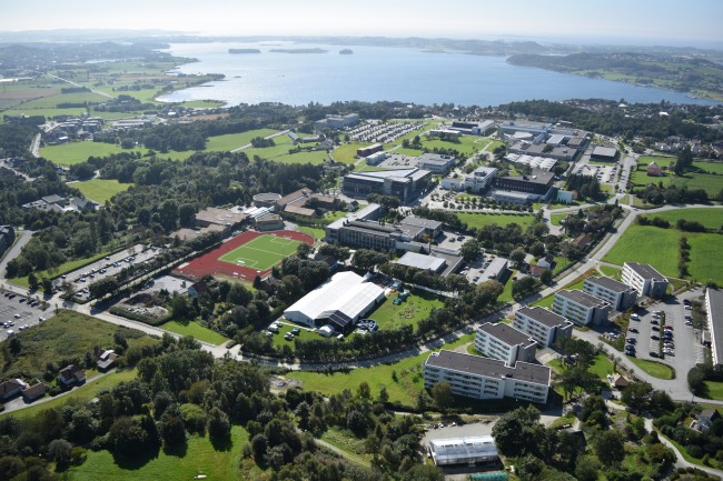 Flytfoto Campus Ullandhaug mot Hafrsfjord