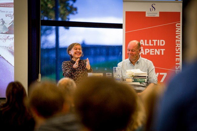 Janne & Jostein show i biblioteket under Forskernatt