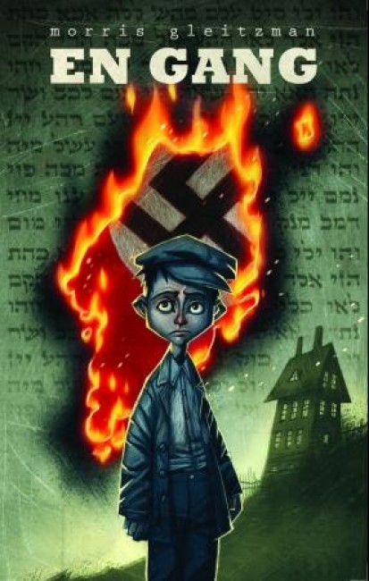 Bokforside: Illustrasjon av trist gutt. Bak han brenner en himmel av hebraiske tegn, og et hakekorsflagg kommer fram gjennom himmelen.
