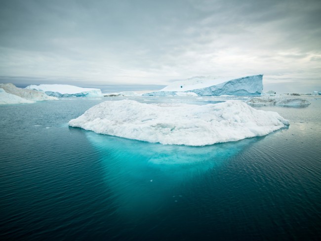 Illustrasjonsfoto av drivende isflak i Arktis.