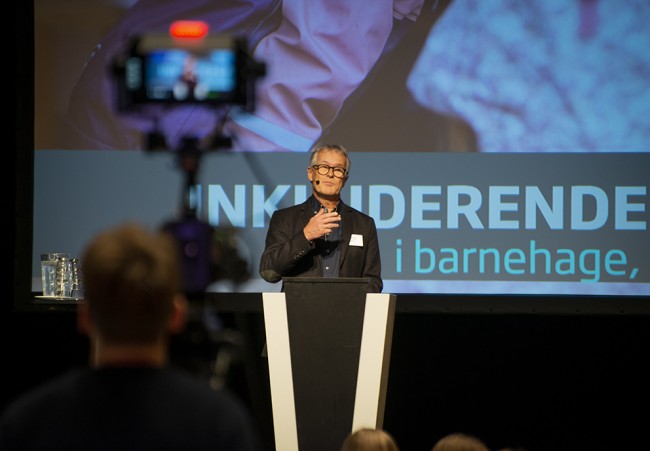 Dag Jostein Nordaker åpner Læringsmiljøkonferansen 2022.