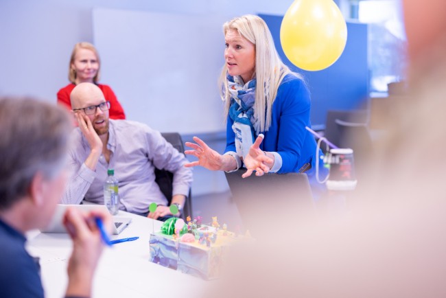 Kursdeltakere som diskuterer
