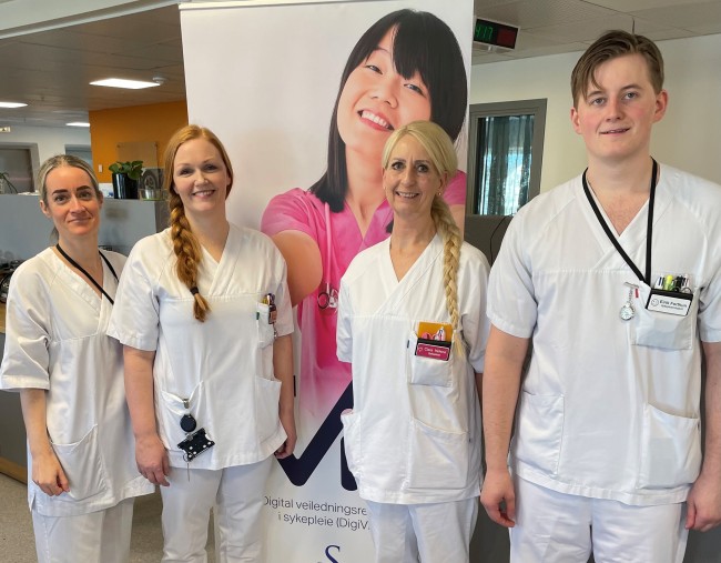 Portrett av fire personer i sykepleieruniform
