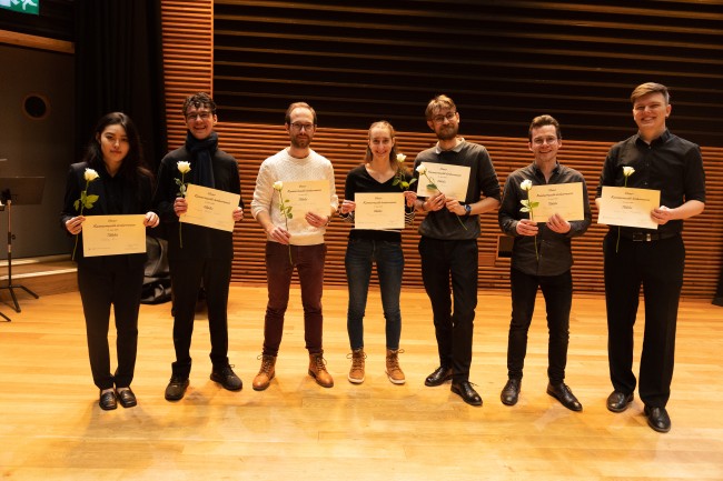 7 vinnere av kammermusikkonkurransen med diplom og rose 