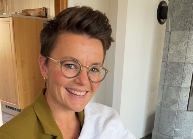 Portrett av helsesykepleier Kari Ugland, tidligere student ved UiS
