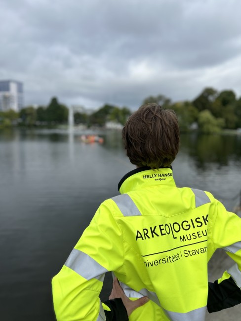 Forsker Hege Hollund ved Arkeologisk museum, Universitetet i Stavanger