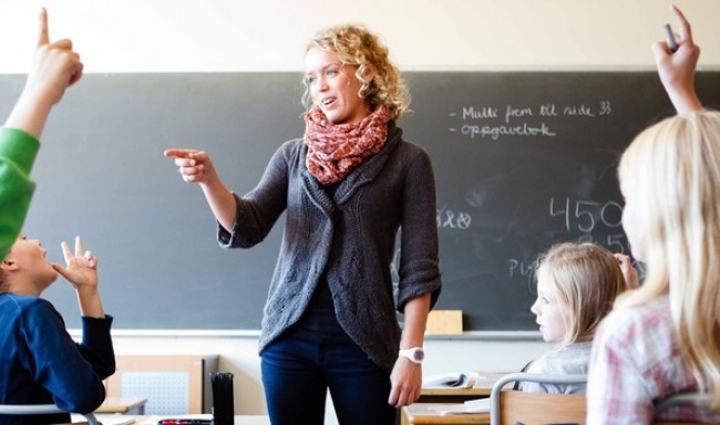 Lærer i klasserommet_illustrasjon